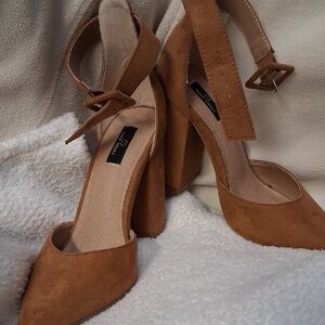 Elegant Tan Suede Block Heel Sandals